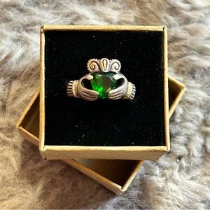 Vintage Irish green grossular garnet heart sterling silver claddagh ring 4
